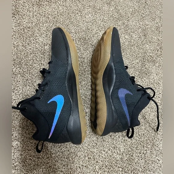 Nike zoom rev basketball shoes - Picture 7 of 11